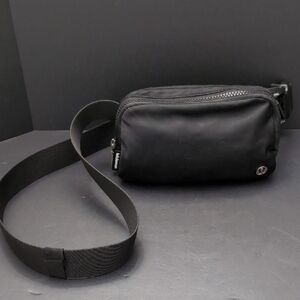 Lululemon Athletica Everywhere Woman's Belt Bag, Black.